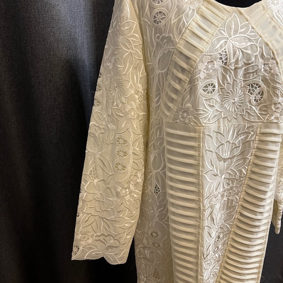 Cream dress - Picture 9 of 10